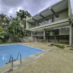 CASA EM RUA FECHADA NA REGIÃO DO MORUMBI / REGIÃO DO CLUBE PAINEIRAS
