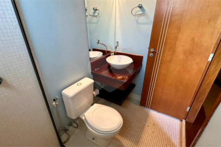 Casa para venda no Condomínio Vivenda do Broa.