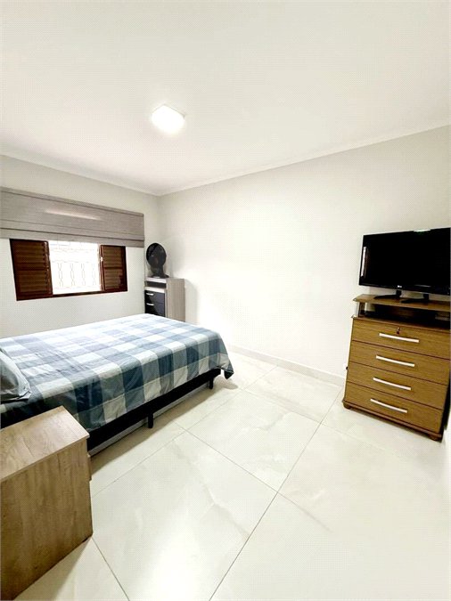 Casa térrea para venda com 02 dormitórios e 02 vagas de garagem em Atibaia