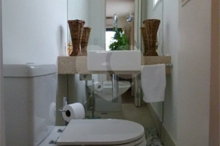 Cobertura Duplex com 126,metros quadrados próximo ao Shopping Pátio Paulista.