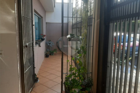 Bela casa com boa localização no bairro Portal do Sol