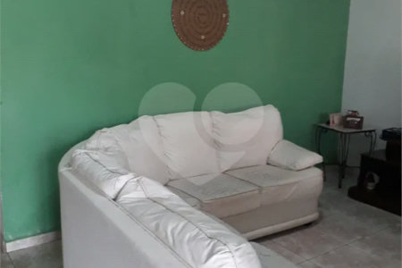 Casa térrea com amplo terreno