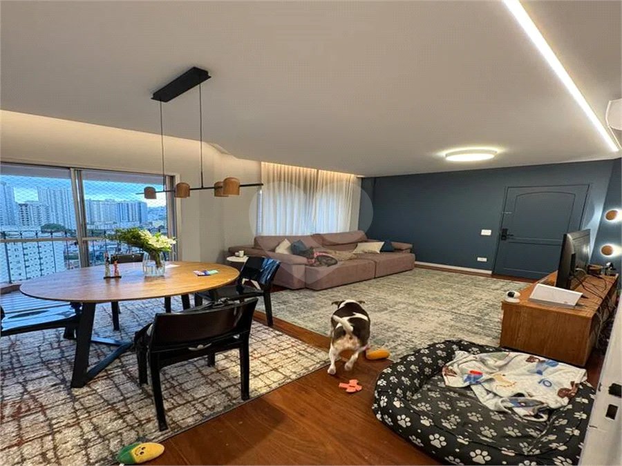 Apartamento Recém reformado e mobiliado a venda em Vila Mariana