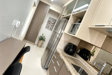 Apartamento de 127 m² em andar alto, com vista livre, 3 suítes planejadas, sacada gourmet envidraçada, 2 vagas e lazer completo, próximo ao Shopping Golden Square e à Avenida Kennedy.