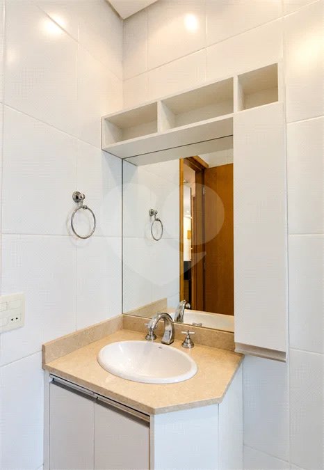 Apartamento de 84m² na Vila Lusitânia, em São Bernardo do Campo, com 3 dormitórios, suíte com varanda, 2 vagas cobertas, depósito privativo e lazer completo.