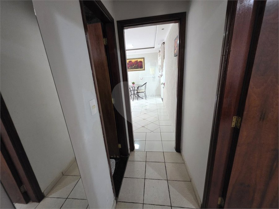 Casa térrea à venda no Douradinho com 2 quartos e edícula com mais dois quartos e 2 banheiros.