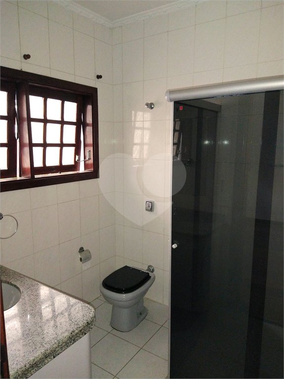 SOBRADO DE 426,0 M² COM 04 SUITES, SALÃO DE FESTAS, 06 VAGAS,06 BANHEIROS E PISCINA PARA LOCAÇÃO OU VENDA NO BARRO BRANCO