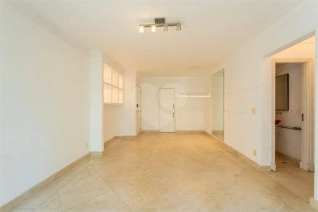 Apartamento à venda em Moema