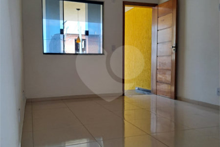 Sobrado novo de 3 quartos, 1 suíte, com 100 m², 2 vagas de garagem à venda no Jardim Eliane SP
