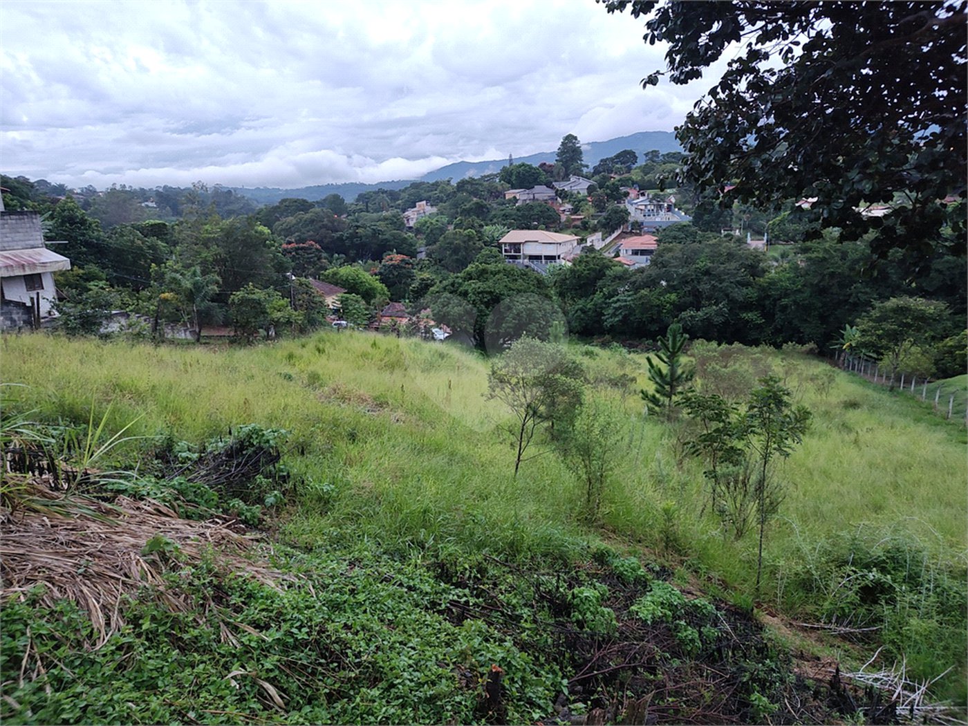 Terreno em Atibaia com 2.090 metros, ótimo para fazer chácara, excelente localização, aceita financiamento