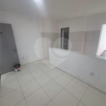 SOBRADO TIPO APARTAMENTO COM 1 QUARTO PARA LOCAÇÃO 38m² - SANTÍSSIMO