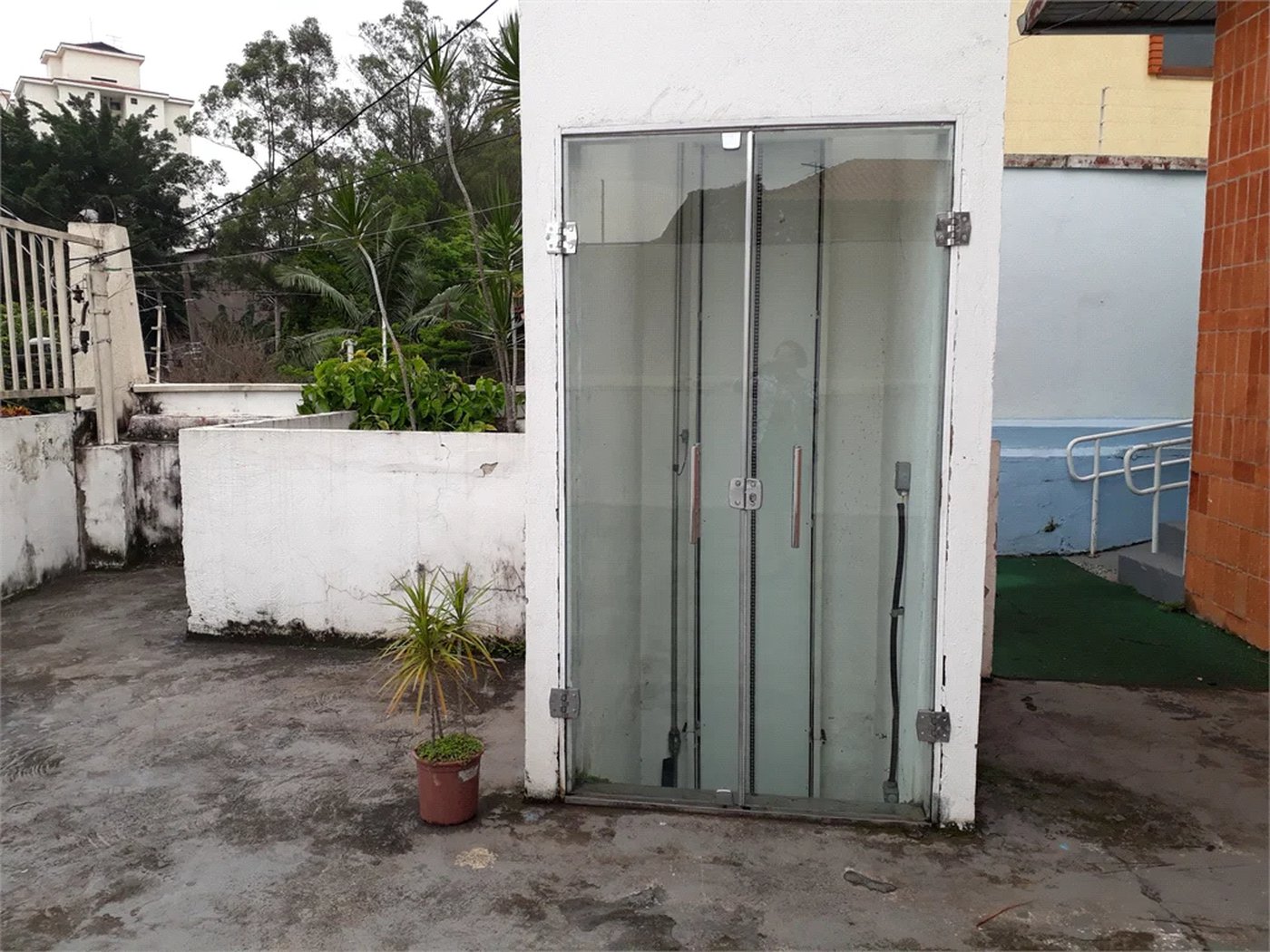 Casa à venda ou para alugar com 7 quartos, sendo 2 suítes,  em Jardim Peri Peri, São Paulo, SP