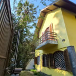 Casa com Piscina, Sauna e Edícula em Rua Arborizada no Tremembé
