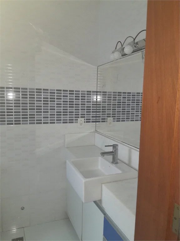 Casa à venda ou para alugar com 4 suítes em Chácaras São Carlos, Cotia, SP