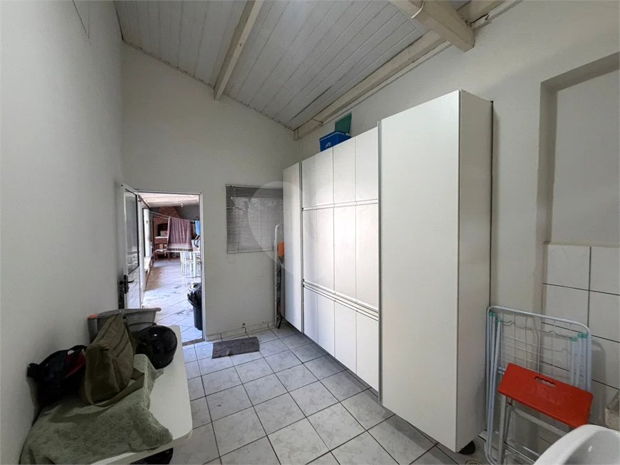 Casa à Venda no Santa Terezinha com 3 Dormitórios, Churrasqueira e Garagem para 2 Carros