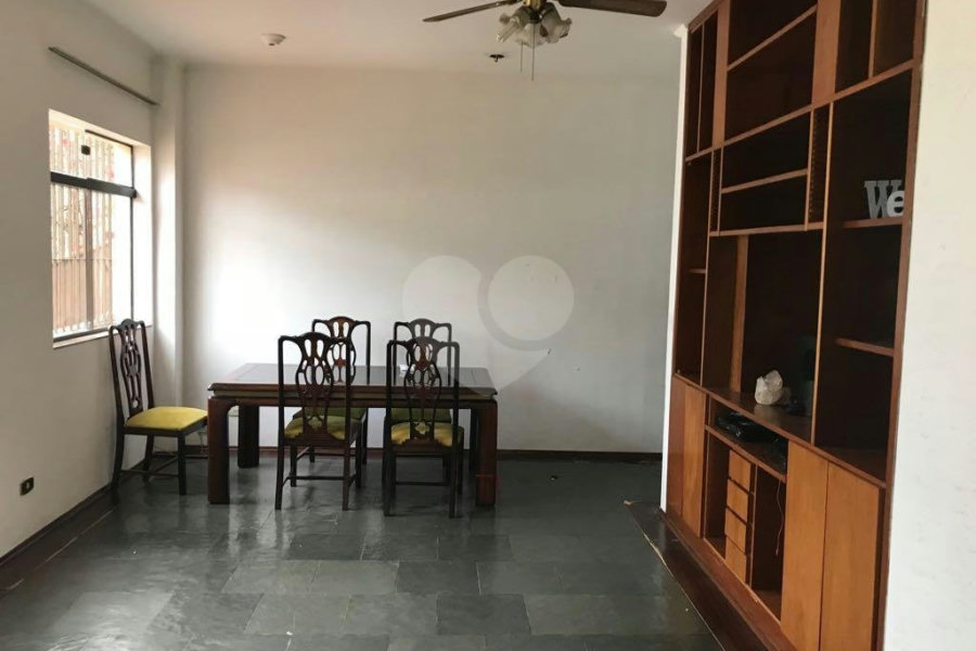 Sobrado imponente à venda no Jardim Leonor de Barros