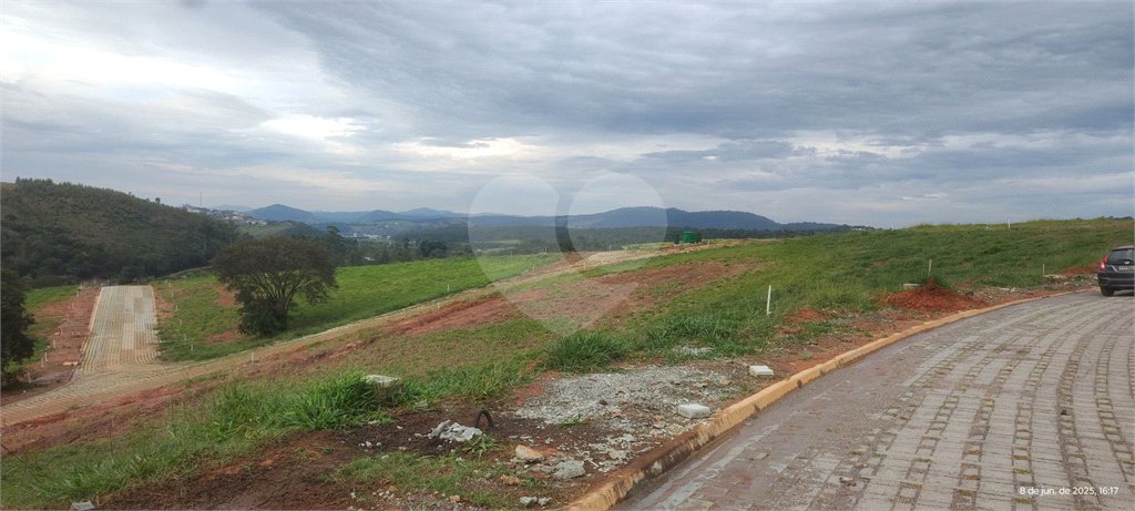 Terrenos de 300 metros em condomínio fechado e prontos para construir na região de Atibaia