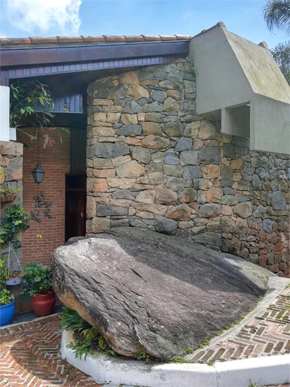 Casa à venda, 742 m², com piscina, 5 suítes, em Embu das Artes