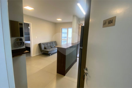 Apartamento mobiliado à venda na Vila Mariana, 2 quartos, varanda