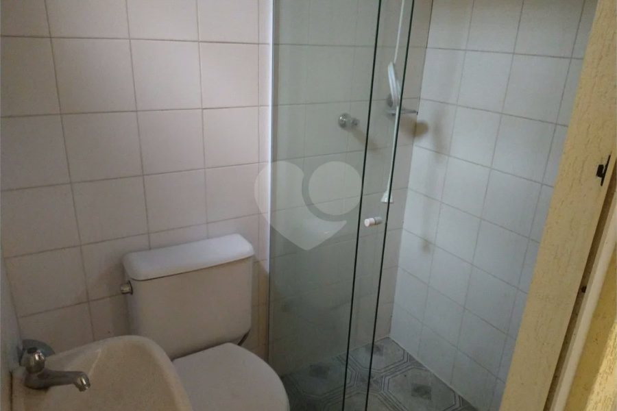 Oportunidade Imperdível na Vila Madalena: Sobrado Aconchegante com Quintal e 2 Vagas de Garagem!