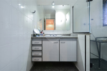 Imóvel de 226m² exclusivo com sala ampla 4 quartos, 2 suítes, 4 vagas Higienópolis