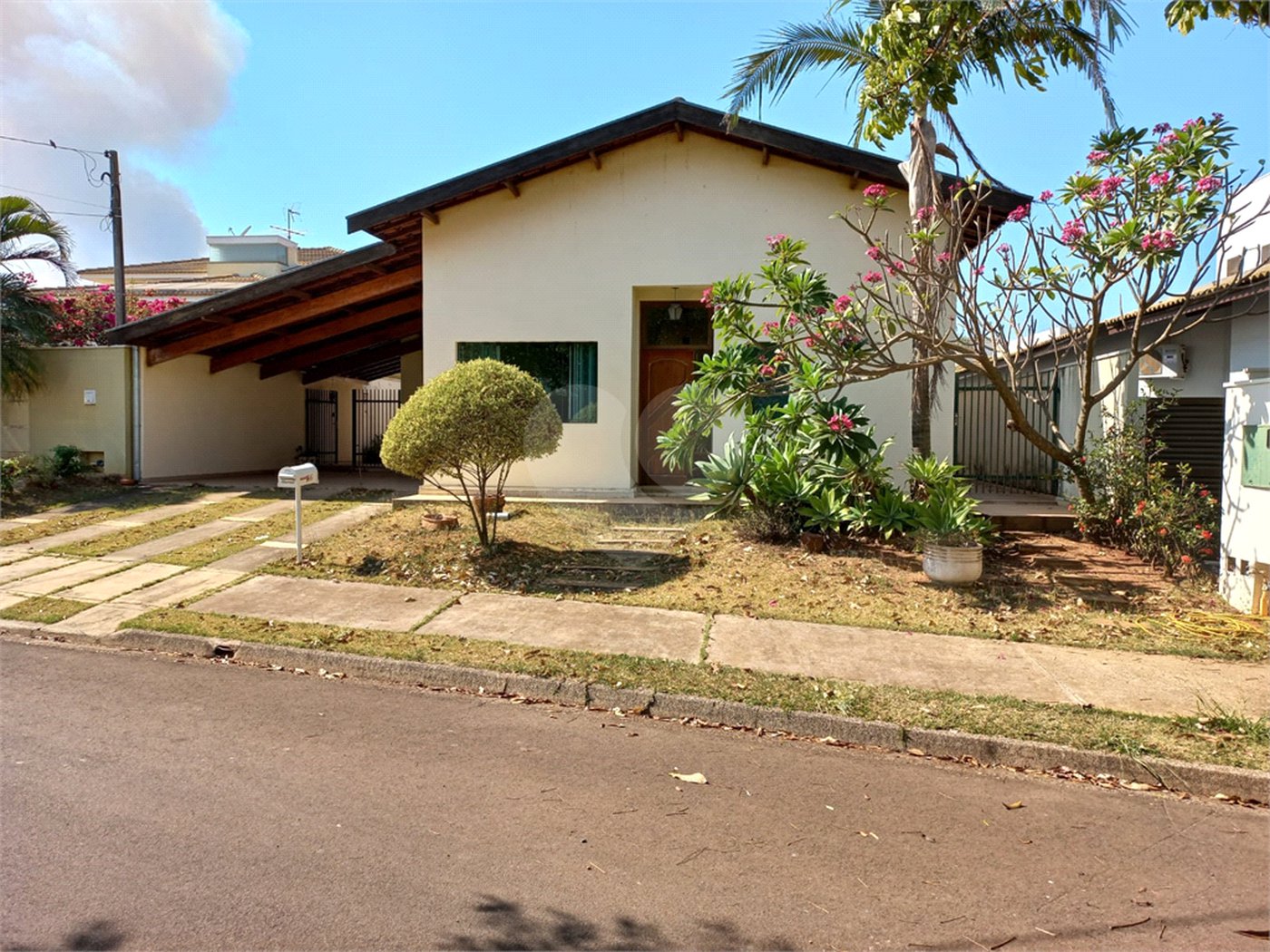Casa Térrea no Condomínio Damha I,