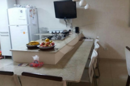 Sobrado à venda no Cambuci, Reformado 300 m2 - 4 Quartos/3 Suítes/ 2 Vagas de garagem