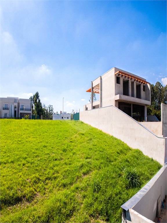Indaiatuba - Villa dos Pinheiros - terreno com 680,37 ms - R$ 1.490.000,00 - condominio - R$ 1.450,00 - iptu - R4 520,00 - Com segurança inteligente, fiação e internet por fibra ótica subterrâneas, gás encanado e uma exuberante área verde preservada com nascentes naturais, Salão de festas, lounge