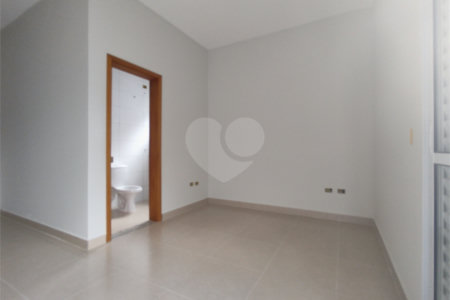 Casa térrea em Atibaia com 3 suítes, sala 2 ambientes, 2 vagas garagem, excelente localização, pronta para morar