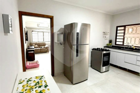 Casa térrea para venda com 02 dormitórios e 02 vagas de garagem em Atibaia