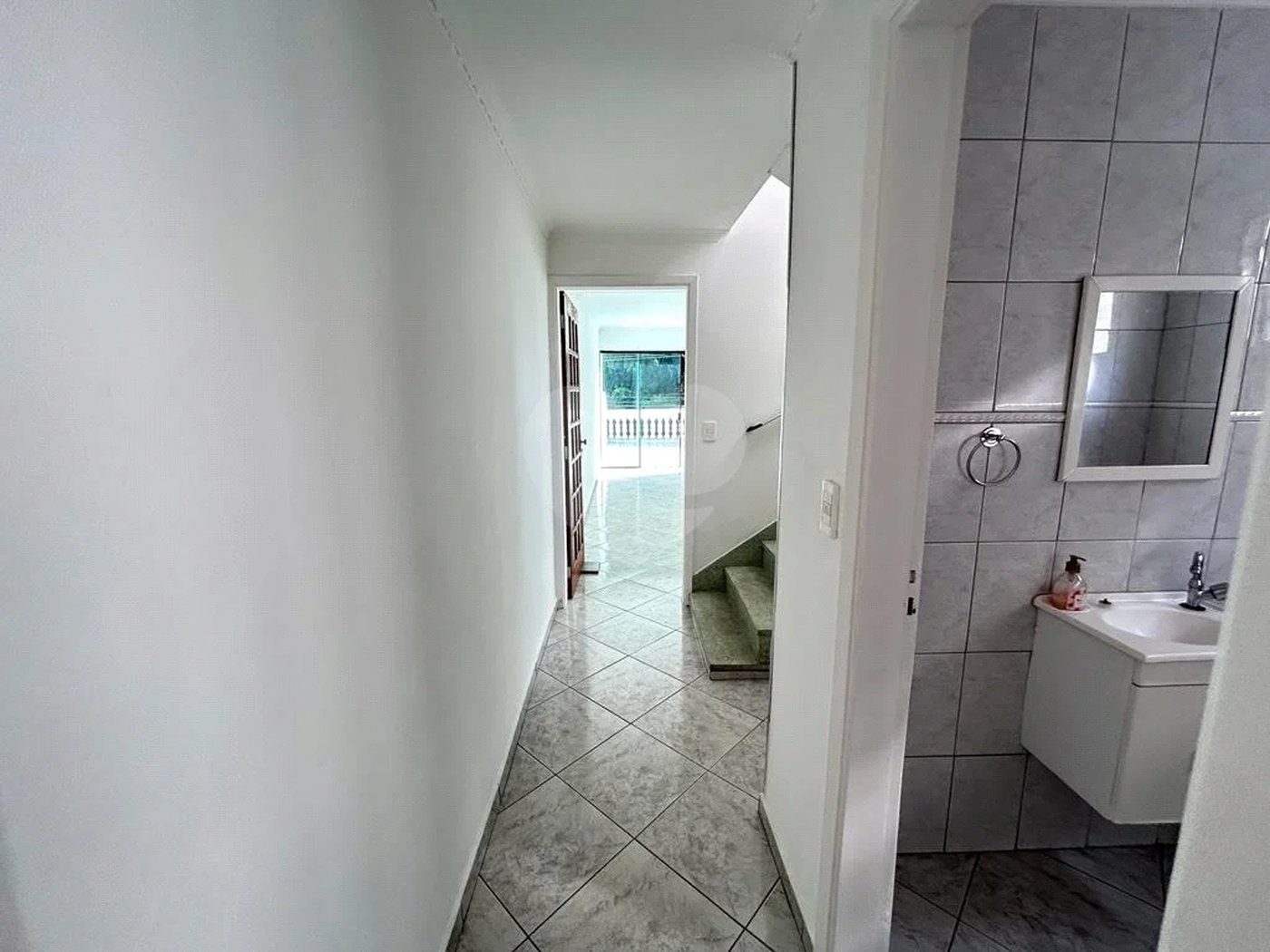 SOBRADO PARA LOCAÇÃO NO PARQUE DOMINGOS COM 03 DORM 01 SUITE 02 VAGAS DE GARAGEM