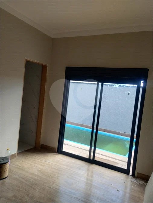 Casa em Atibaia com 3 dormitórios (1 suíte), sala 2 ambientes, piscina, 2 vagas de garagem, aceita financiamento