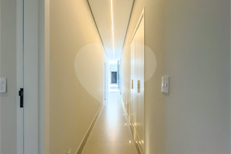 Indaiatuba - Quintas da Terracota - 1252 m² de terreno - casa térrea com 514 m² de área construída -3 vagas de garagem cobertas e 3 descobertas Lavabo - Sala de estar e jantar amplas e integradas - Escritório privativo - Cozinha toda equipada com geladeira, forno, micro-ondas, lava-louças,