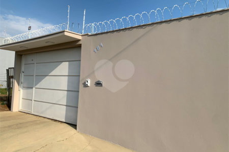 Casa térrea com piscina para venda no Residencial Arcoville