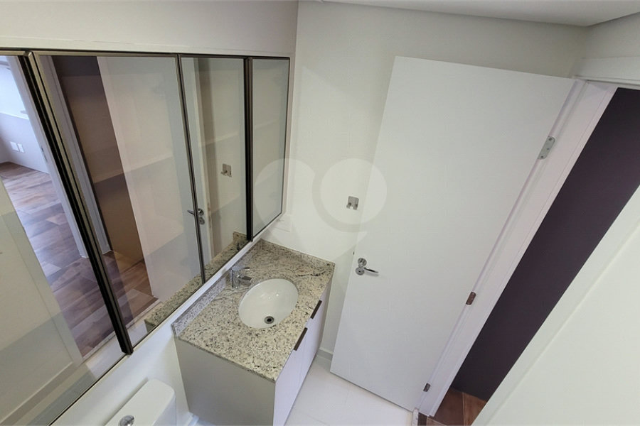 Apartamento de 2 quartos mobiliado à venda no Paraíso
