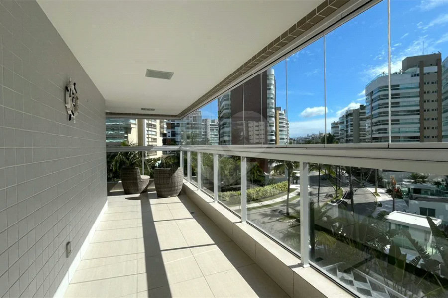 Apartamento à venda com 3 quartos, sendo 2 suítes,  em Riviera de São Lourenço, Bertioga, SP