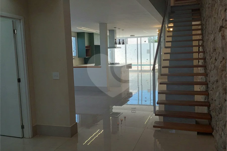 Sobrado recém-construído com 3 dormitórios em condomínio fechado em Piracicaba-SP.