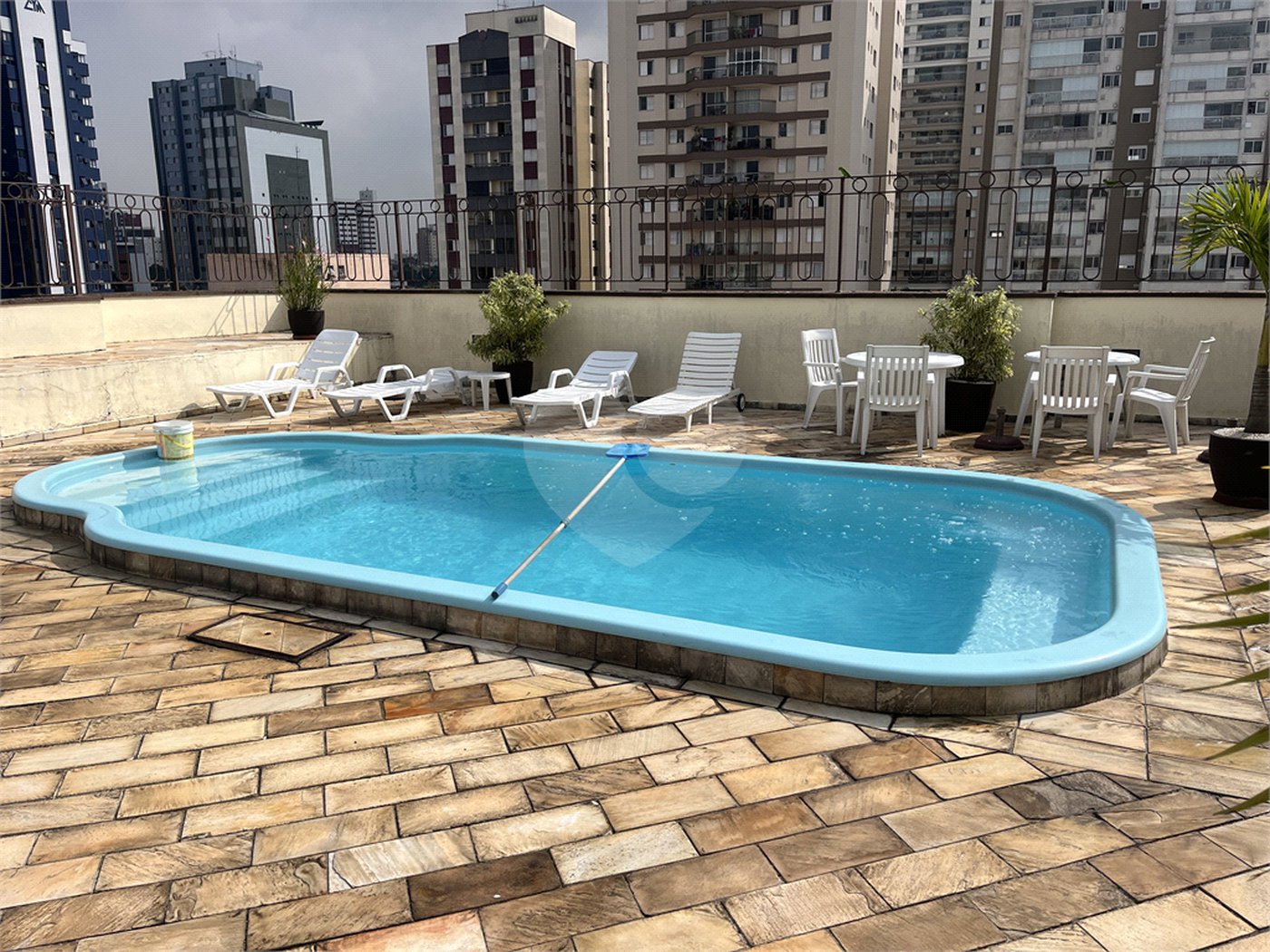 Apartamento de 01 dormitório com terraço e vaga perto do metrô
