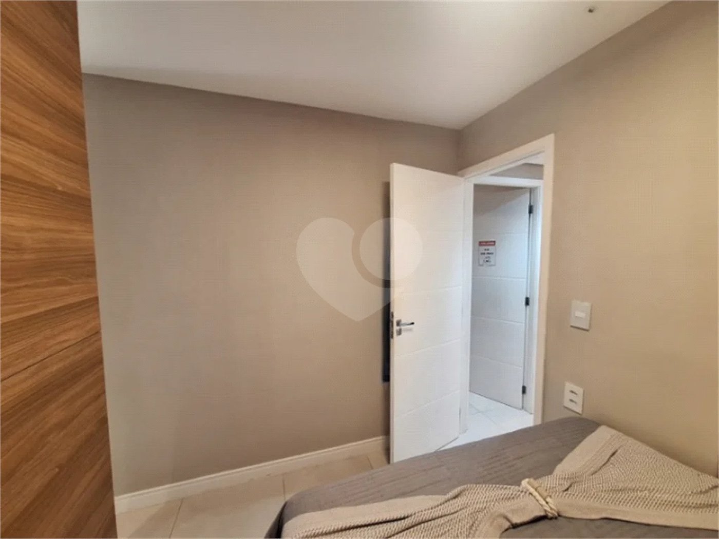 Apartamento totalmente mobiliado com 2 dormitórios, 1 vaga