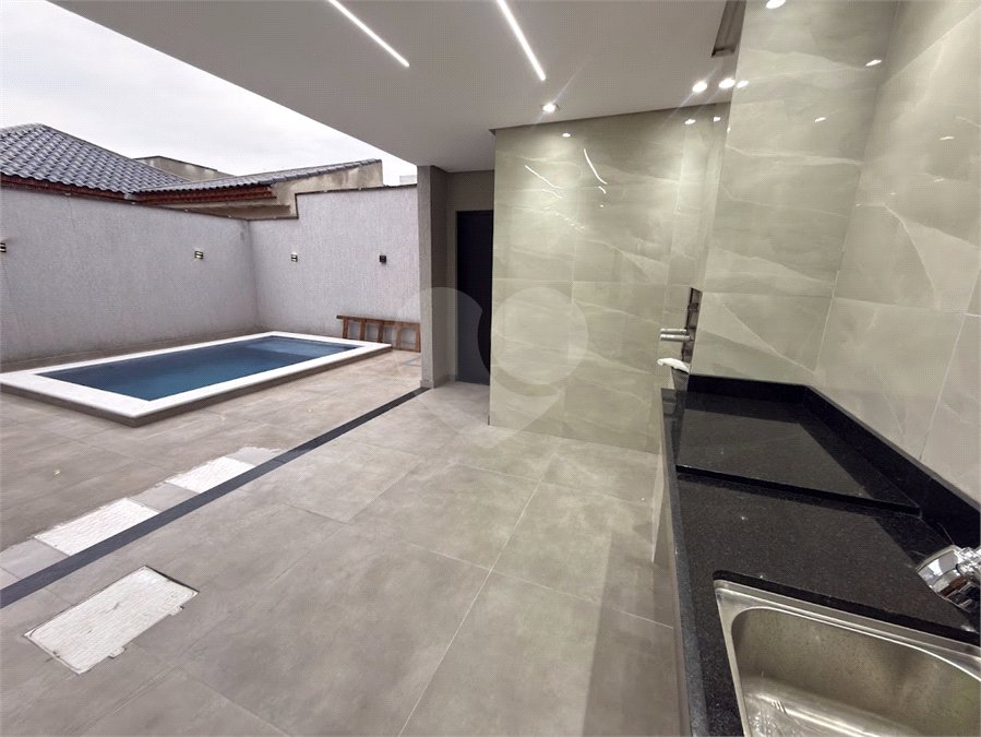 Casa Linear 3 quartos com 1 suíte, área de lazer
