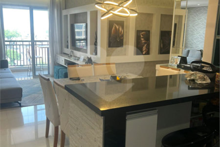 Apartamento. 78 m2, 3 dorm., uma suíte, lavabo, banheito, duas vagas, deposito no sub, varanda gormet.Aceita e estuda Permuta.