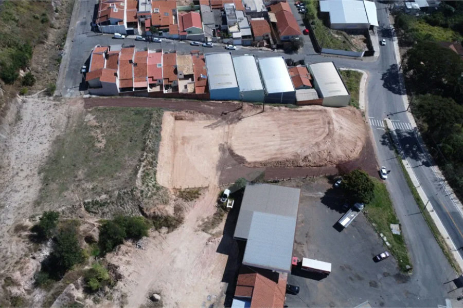 Terreno Amplo com 6.265m² e Acesso por Dois Níveis – Ótima Localização!