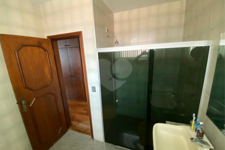 Casa Térrea com 3 suítes, sendo 1 suíte master.