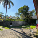 Casa com Piscina, Sauna e Edícula em Rua Arborizada no Tremembé