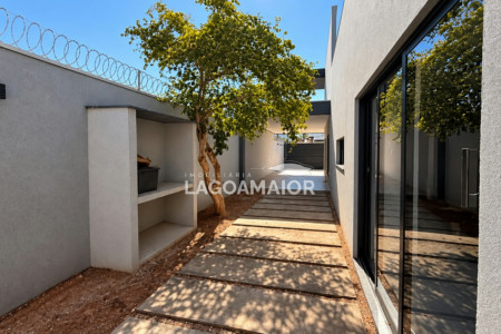 Casa à venda ou para alugar com 4 quartos, sendo 2 suítes, no Centro, Três Lagoas - MS