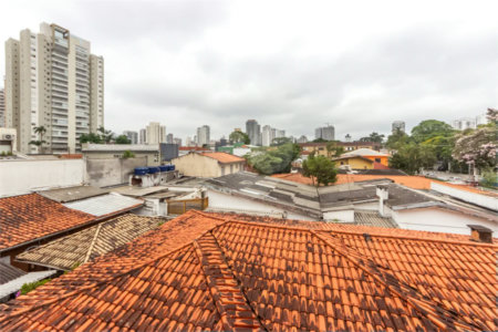 Casa em condomínio à venda na Granja Julieta