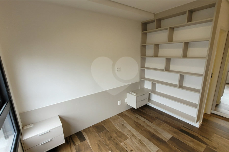 Apartamento de 2 quartos mobiliado à venda no Paraíso