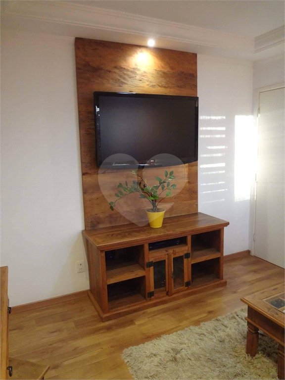Apartamento no Condomínio Residencial Ipê I .