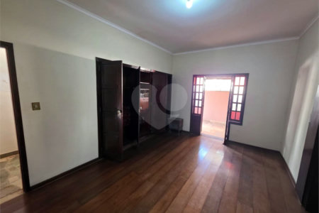 Casa Térrea 5 quartos bem localizada com piscina.