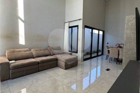 Casa à Venda no Bairro Santa Júlia – Ampla, Moderna e Bem Localizada